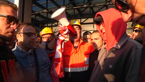 Ilva, 1.500 lavoratori in corteo da Cornigliano alla Prefettura