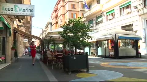 Live on the road in via Fiasella, la voce dei commercianti: l'abbigliamento bimbi