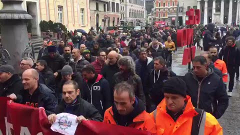 Ilva, corteo in piazza De Ferrari sotto la Regione