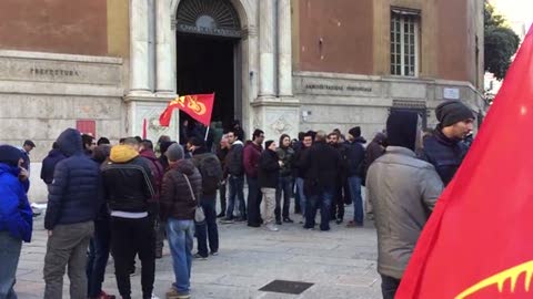 Piaggio Aero, sindacati in piazza: 