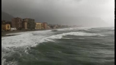 Mareggiate a Pietra Ligure, le immagini di un telespettatore 