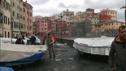 Maltempo in Liguria, i danni alla spiaggia di Boccadasse