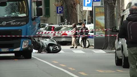 Incidente tra moto e furgone in corso Armellini, motociclista morta sul colpo