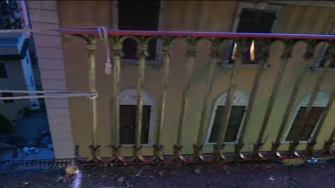 Precipita per 20 metri giù da via Montaldo, grave all'ospedale un operatore dell'Amiu