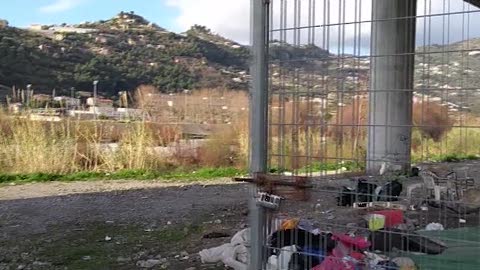 Oltre 100 migranti dovranno 'levare le tende' da sotto il ponte sul fiume Roja