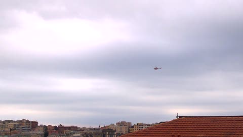 Maxi incidente in A26, l'elicottero fa la spola fino al San Martino