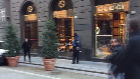 Spaccata in via XXV Aprile, preso di mira il negozio di Gucci