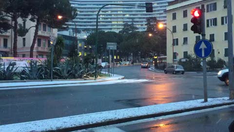 Neve e freddo in Liguria, fiocchi a Genova: la situazione a San Martino 