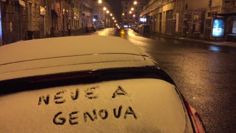 Allerta neve arancione, Genova imbiancata: le immagini