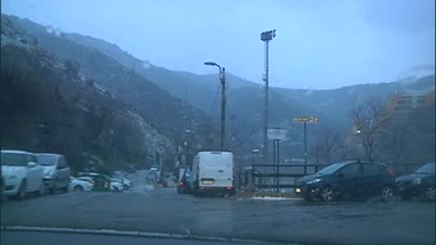 Neve e ghiaccio sulle alture di Genova in via Napoli: le immagini