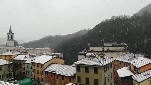 Neve nell'entroterra della Liguria, i vostri video: Campomorone