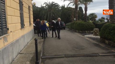 Elezioni, Beppe Grillo al seggio: 