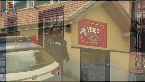 Droga al posto delle videocassette, arrestati per spaccio i titolari di una videoteca a Nervi  