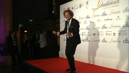 Premio Gentleman, lo show di Antonio Ornano dal palco 