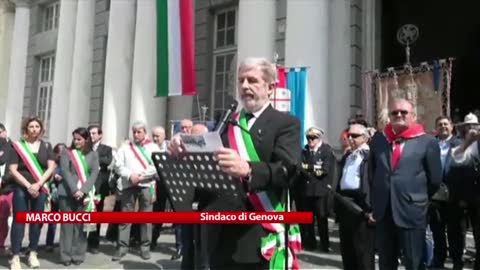 Festa della Liberazione, fischi a Toti e Bucci ma l'Anpi zittisce i contestatori