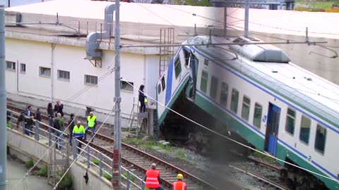 Treno si schianta sul binario a Genova, la procura apre un'inchiesta