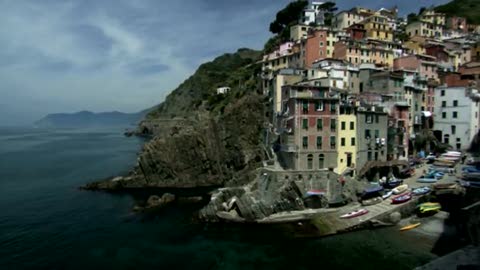 Cinque Terre, sentieri sovraffollati dai turisti: nasce il patto tra istituzioni