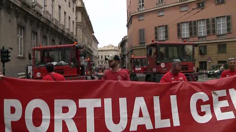 Sciopero e corteo dei portuali, la storia del camallo Andrea