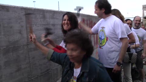 Cade il muro di Lungomare Canepa. E la data dell'apertura slitta al 2019