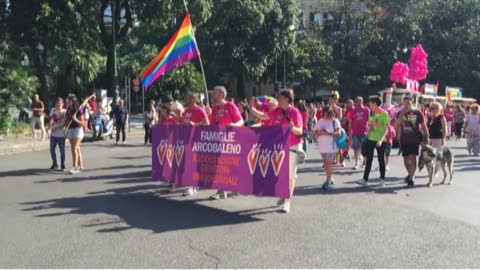 Il corteo del Liguria Pride a Genova, in piazza sfila l'orgoglio gay