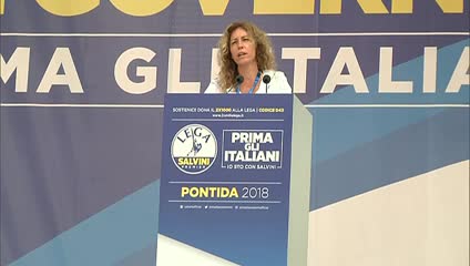 Pontida 2018, l'intervento dal palco del ministro agli Affari regionali e Autonomie Stefani