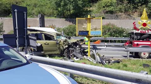 Si schianta con la Jeep contro il guard rail, anziana muore sulla A10. Le immagini dei vigili del fuoco