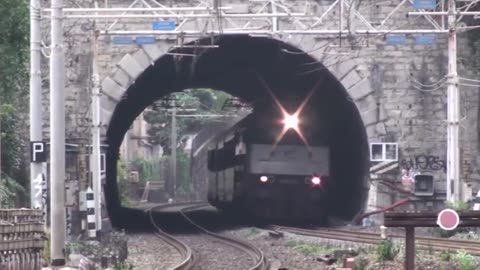 Treno in costante ritardo, e il controllore offre caffè e biscottini...Trenitalia allo sbando totale