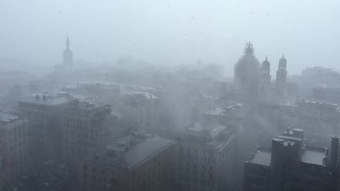 Pioggia e vento su Genova, una tormenta di acqua si abbatte sulla città