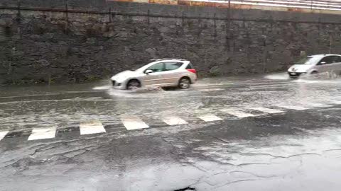 Allerta arancione: forte temporale su Genova: strada allagata a Pontedecimo