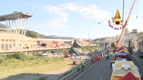 Crollo Ponte Morandi: la tragedia vista dall'alto con il drone dei vigili del fuoco 