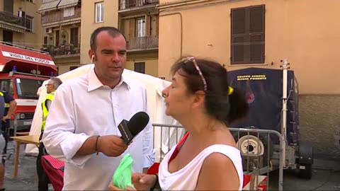 Tragedia di Ponte Morandi, la solidarietà dei genovesi: focaccia per sfollati e operatori