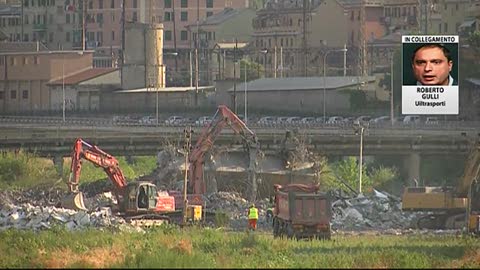 Crollo ponte: Porto Genova si ferma in omaggio alle vittime