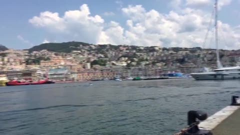 Ponte Morandi, il porto di Genova si ferma: le sirene suonano a lutto 