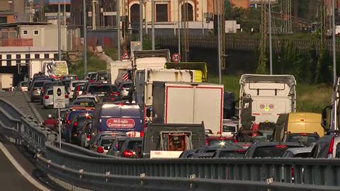 Via Guido Rossa, traffico intenso in direzione ponente