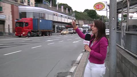 Crollo ponte, attraversamenti pericolosi in via Siffredi