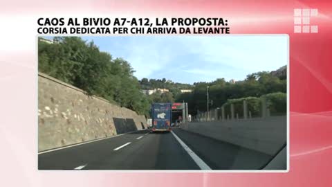 Caos al bivio A7/A12 la proposta: corsia riservata per chi arriva da levante