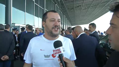 Il ministro Salvini visita il Salone Nautico: "Il Commissario? Diversi nomi sul tavolo"