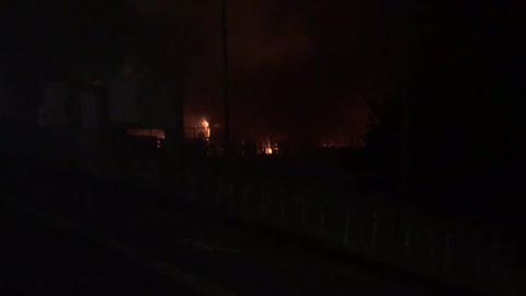 Taggia, incendio in un deposito: 7 camion distrutti dalle fiamme