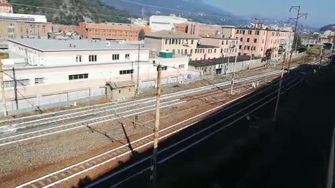 Crollo ponte, le immagini del primo treno merci per il porto di Genova