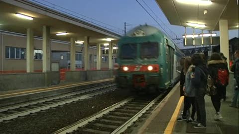 Crollo ponte, il treno delle 7.05 arriva alla stazione di Genova Rivarolo