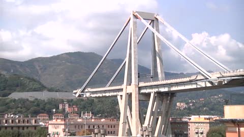 Ponte Morandi, tra gli sfollati spunta una coppia di furbetti