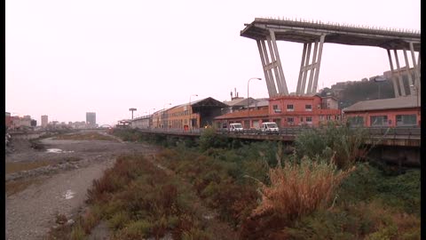 Via 30 Giugno verso la riapertura: operai al lavoro sotto la pioggia