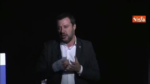 Salvini: "Sì alle grandi opere, non credo alla decrescita felice" 