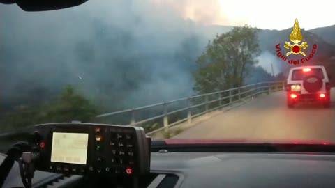 Maxi incendio a Orco Feglino, le immagini dei vigili del fuoco (1)