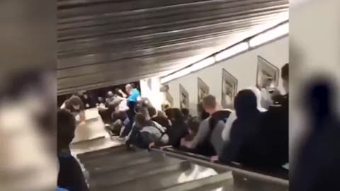 Crollo nella metro a Roma, la situazione delle scale mobili a Genova