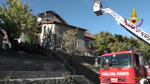 Casa in fiamme, muore carbonizzato un 75enne a Tiglieto