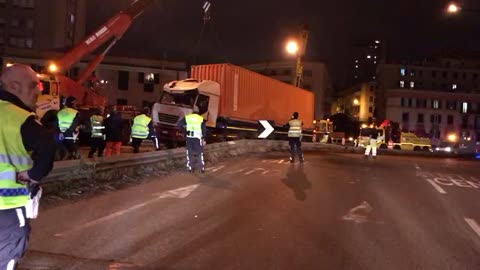 Tir rovesciato a Genova Ovest, dopo il caos traffico ripristinata la viabilità