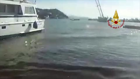 Barche affondate a Rapallo, il video del recupero di un'imbarcazione