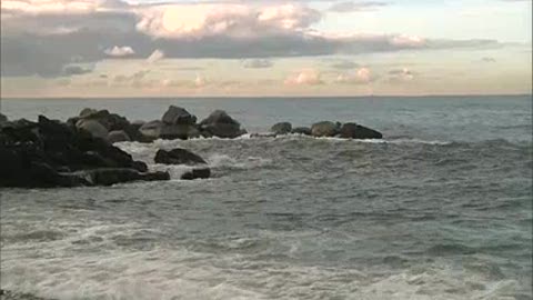 Molo distrutto e spiaggia abbassata allo scalo di Quinto, 