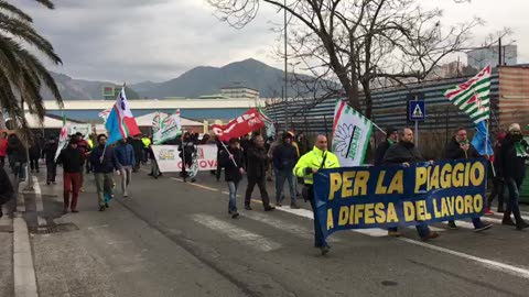 Crisi Piaggio Aero, lavoratori in corteo a Genova 